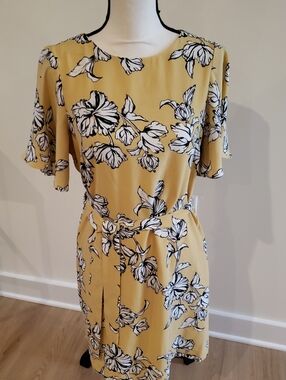 H&M Yellow / Gold Classic Floral Dress Removeable Tie Belt